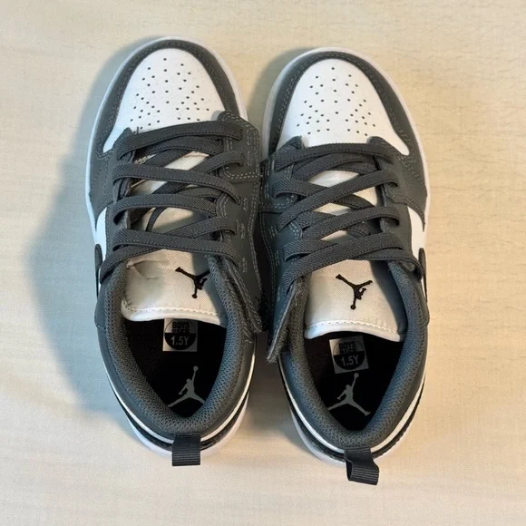 Jordan Low Sneakers, 2Y - Picture 5 of 7